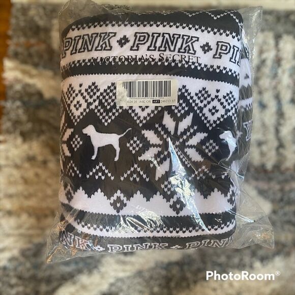 VS Pink Fair Isle Sherpa Blanket | throw black & white - Picture 1 of 6